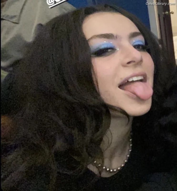 Charli XCX photo 5 of 2701