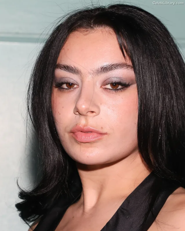Charli XCX photo 11 of 2701