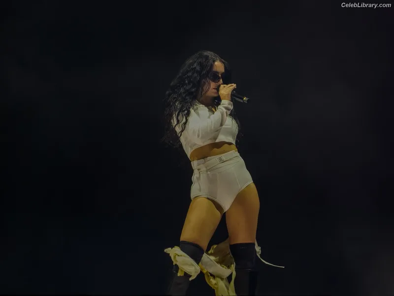 Charli XCX photo 17 of 2701