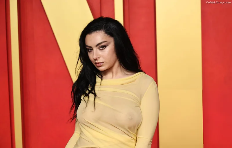 Charli XCX photo 19 of 2701