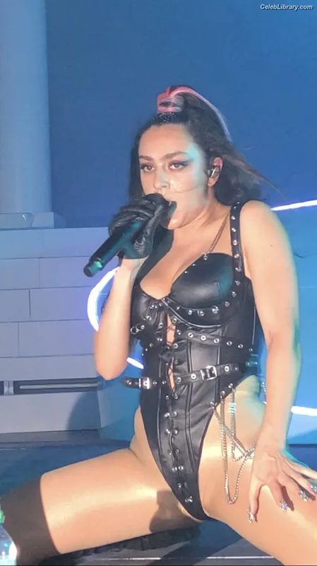 Charli XCX photo 20 of 2701