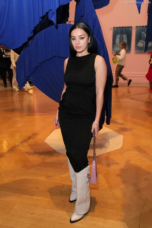 Charli XCX photo 22 of 2701