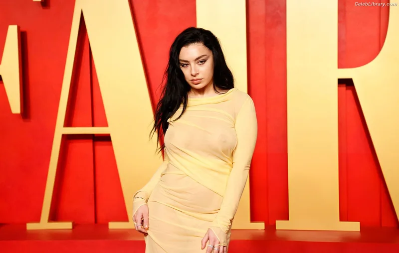 Charli XCX photo 9 of 2701