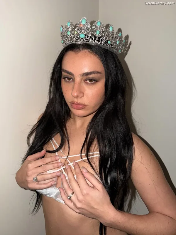Charli XCX photo 23 of 2701