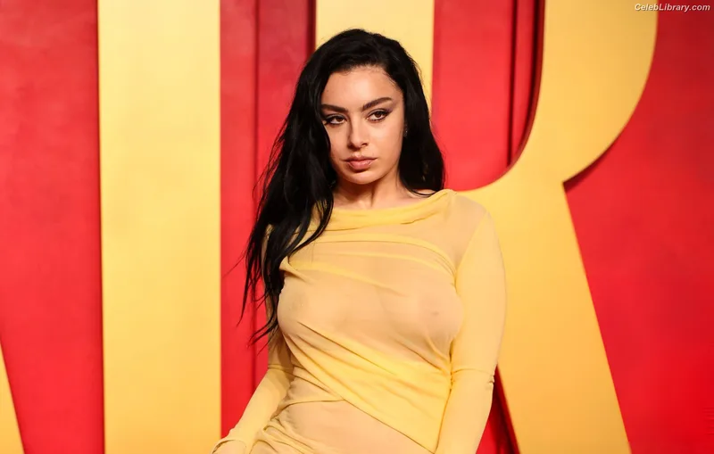 Charli XCX photo 7 of 2701