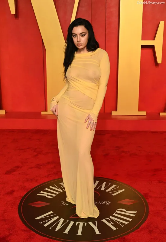 Charli XCX photo 11 of 2701