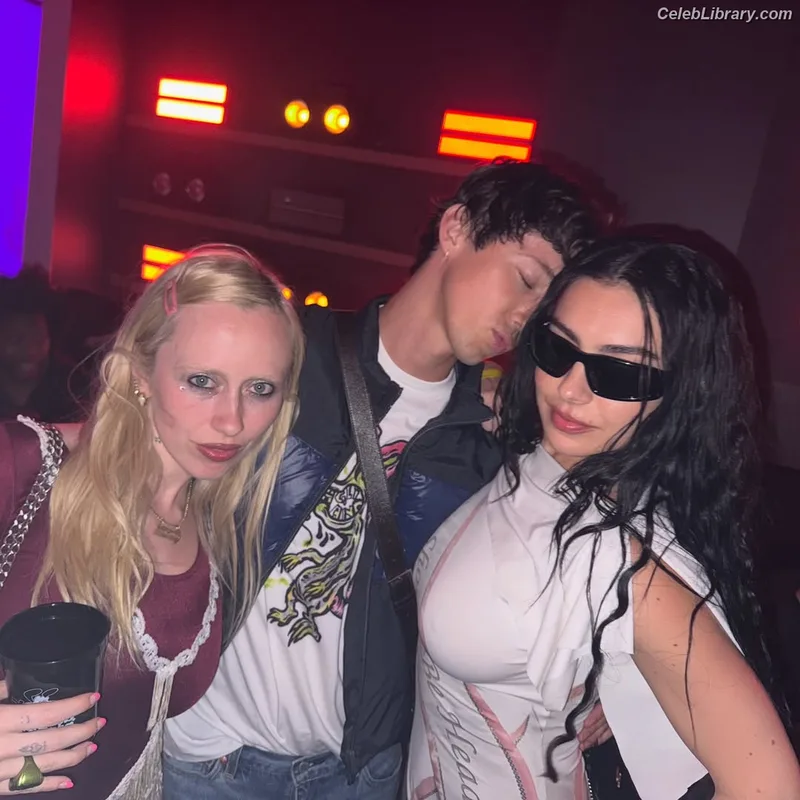Charli XCX photo 16 of 2701