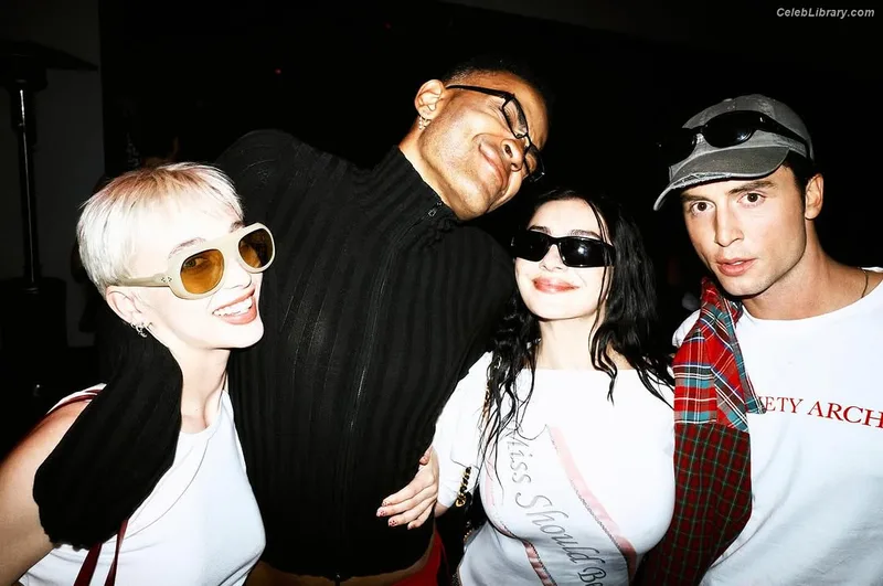 Charli XCX photo 19 of 2701