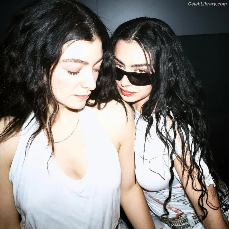 Charli XCX photo 23 of 2701