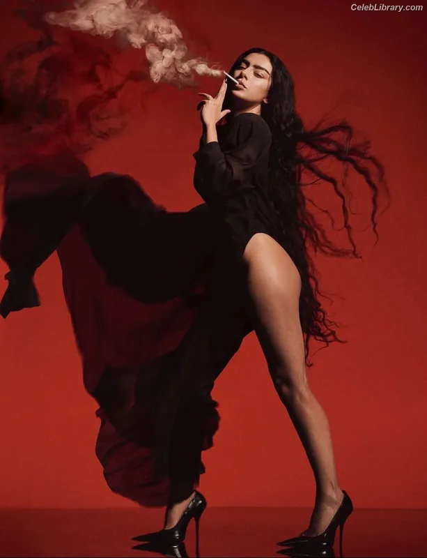 Charli XCX photo 3 of 2701