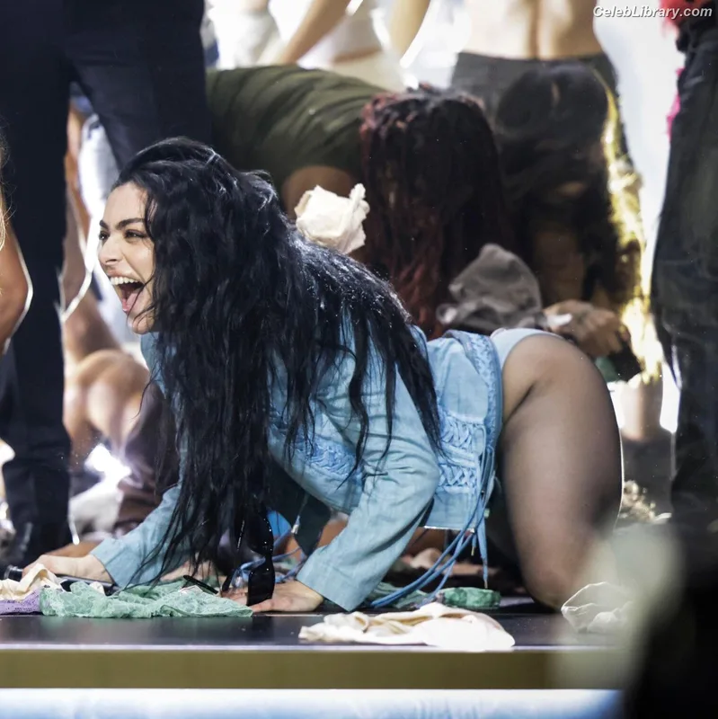 Charli XCX photo 6 of 2701