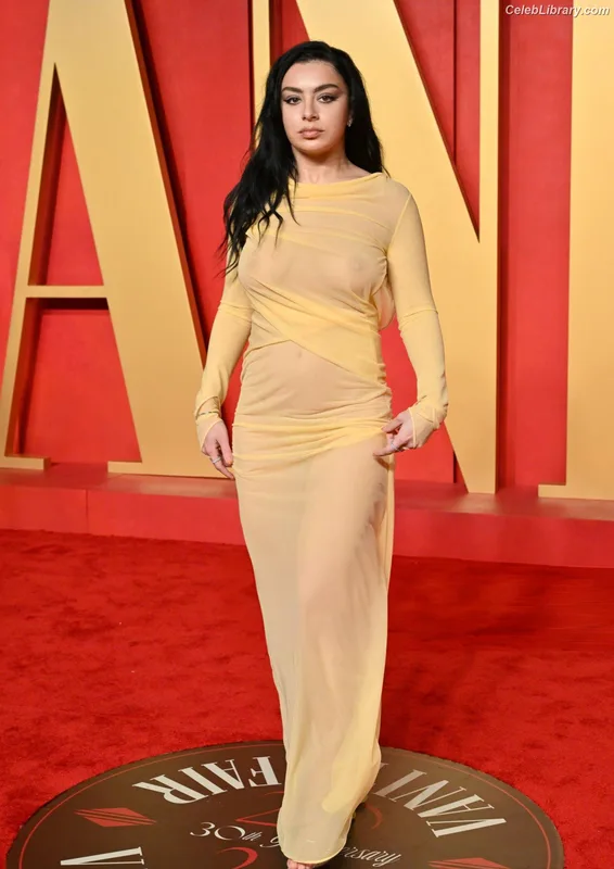 Charli XCX photo 7 of 2701
