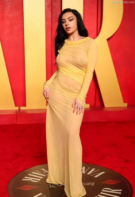 Charli XCX photo 9 of 2701