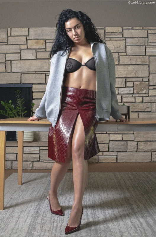 Charli XCX photo 12 of 2701