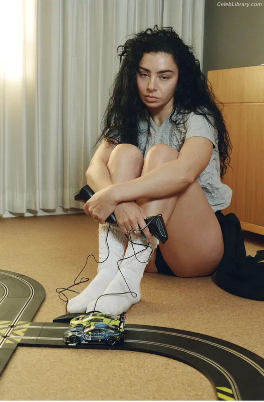 Charli XCX photo 13 of 2701