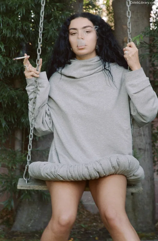Charli XCX photo 15 of 2701