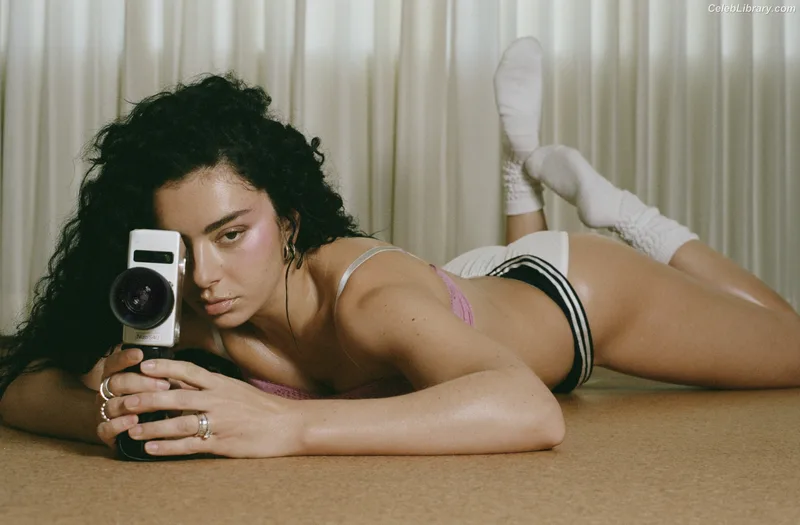 Charli XCX photo 16 of 2701