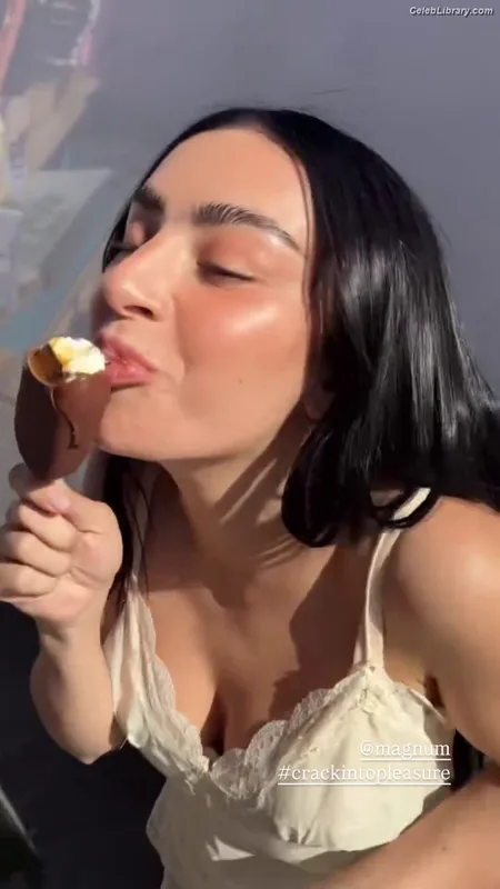 Charli XCX photo 19 of 2701