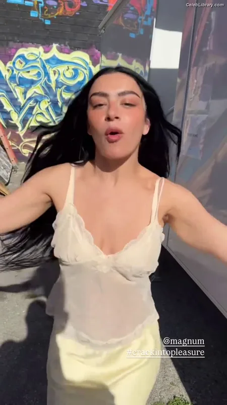 Charli XCX photo 3 of 2701