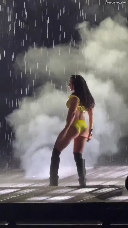 Charli XCX photo 5 of 2701