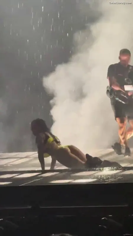 Charli XCX photo 6 of 2701