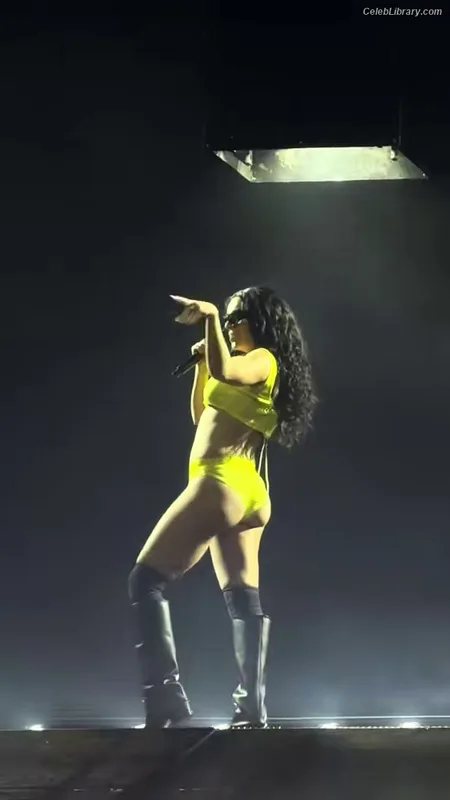 Charli XCX photo 14 of 2701
