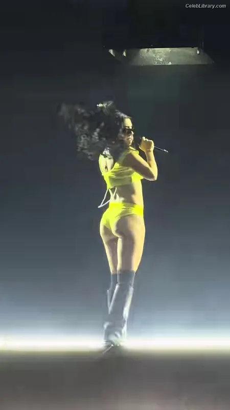 Charli XCX photo 15 of 2701
