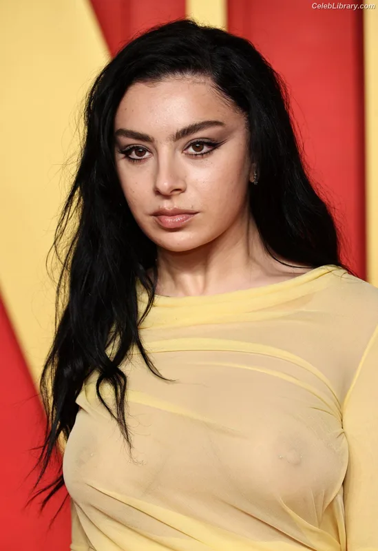 Charli XCX photo 21 of 2701