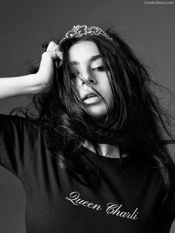 Charli XCX photo 2 of 2701