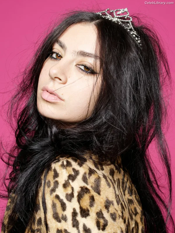 Charli XCX photo 5 of 2701