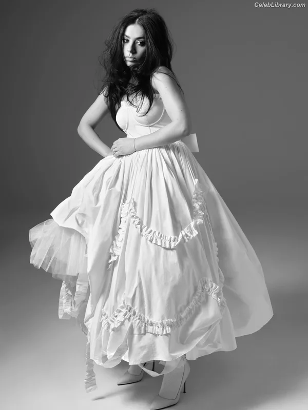 Charli XCX photo 6 of 2701