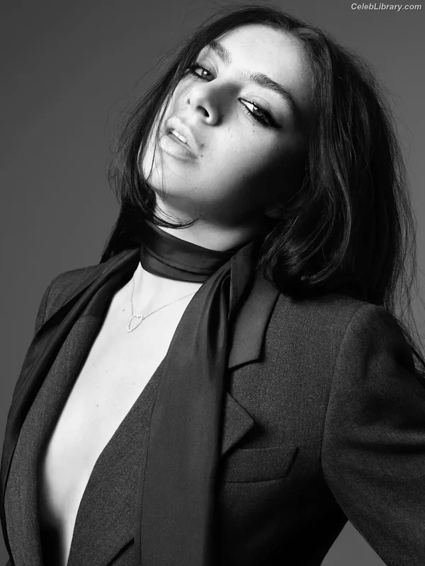 Charli XCX photo 7 of 2701