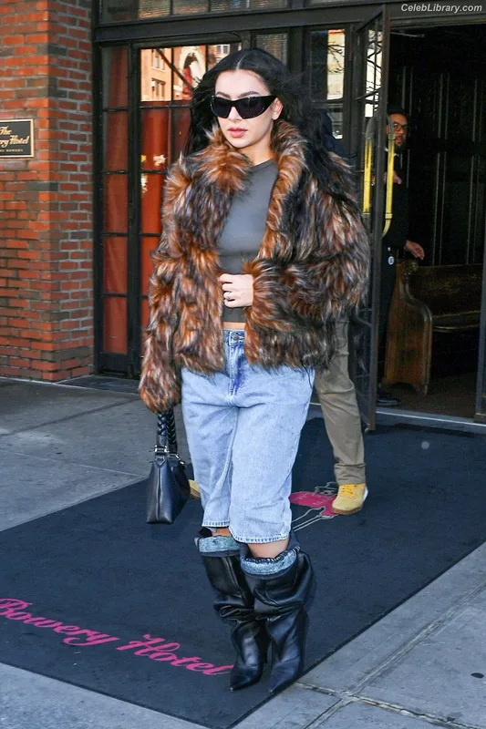 Charli XCX photo 19 of 2701