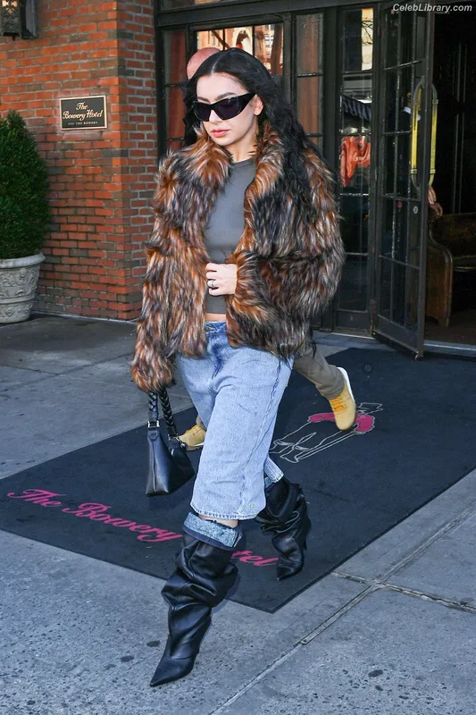 Charli XCX photo 23 of 2701