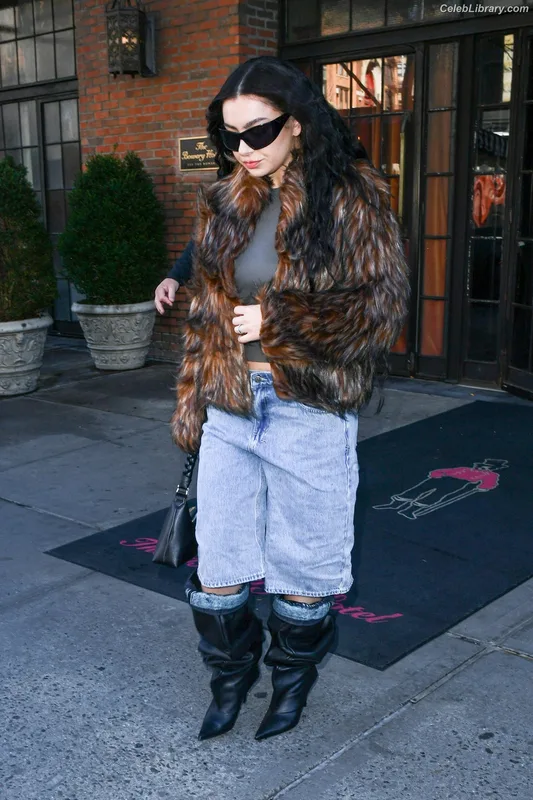 Charli XCX photo 24 of 2701