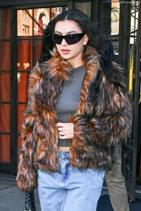 Charli XCX photo 3 of 2701