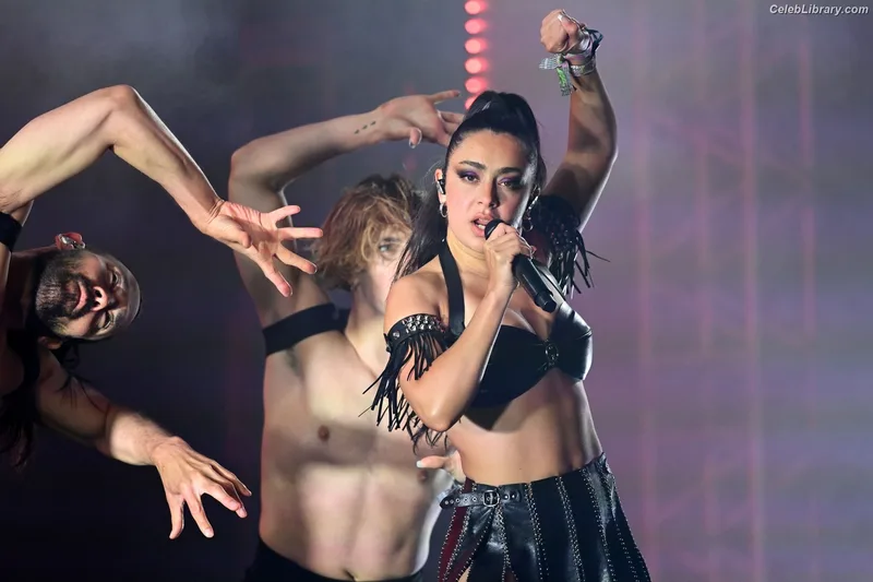 Charli XCX photo 22 of 2701