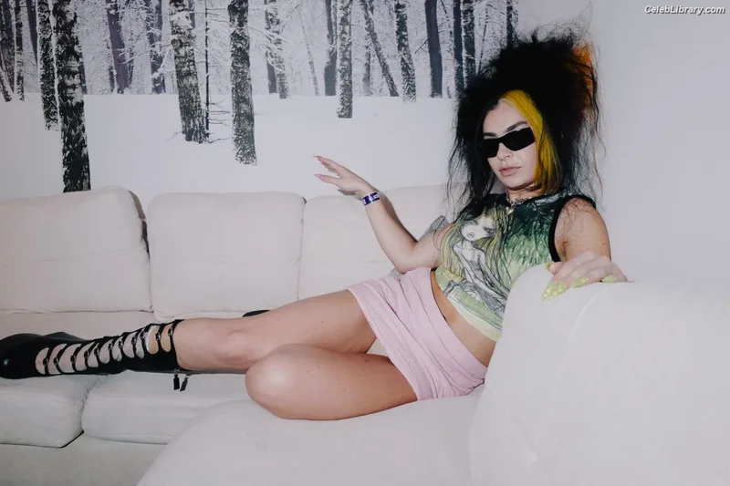Charli XCX photo 2 of 2701