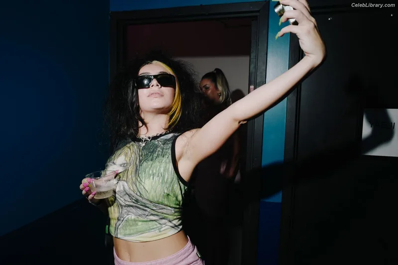 Charli XCX photo 8 of 2701