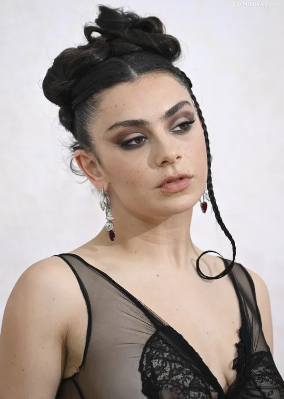Charli XCX photo 22 of 2701
