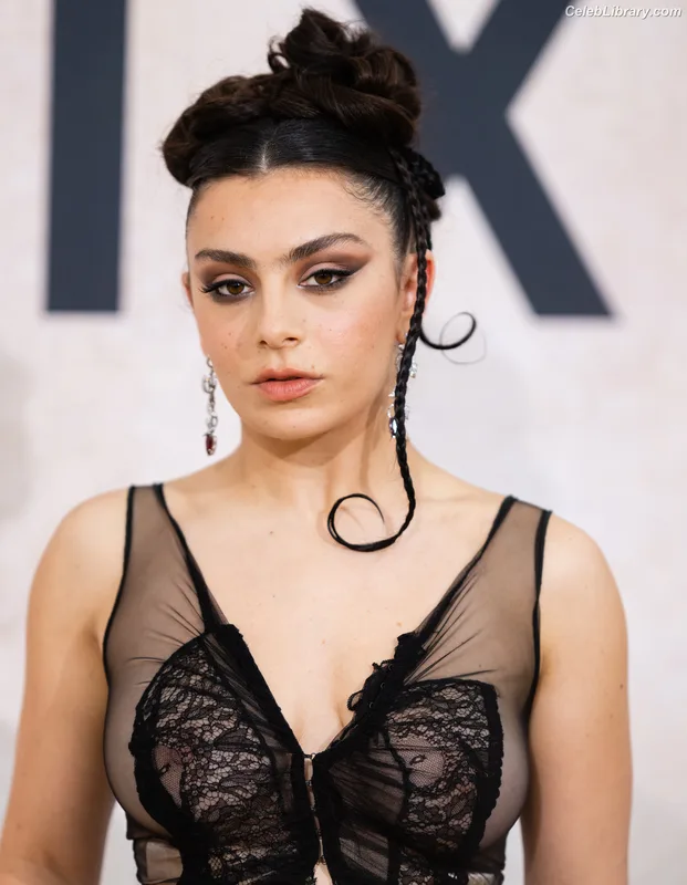 Charli XCX photo 3 of 2701