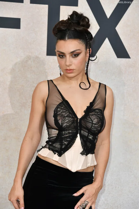 Charli XCX photo 10 of 2701