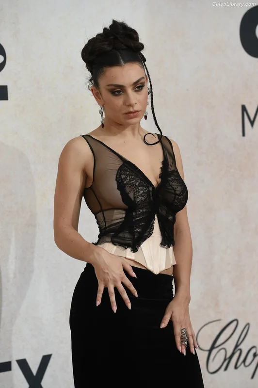 Charli XCX photo 14 of 2701