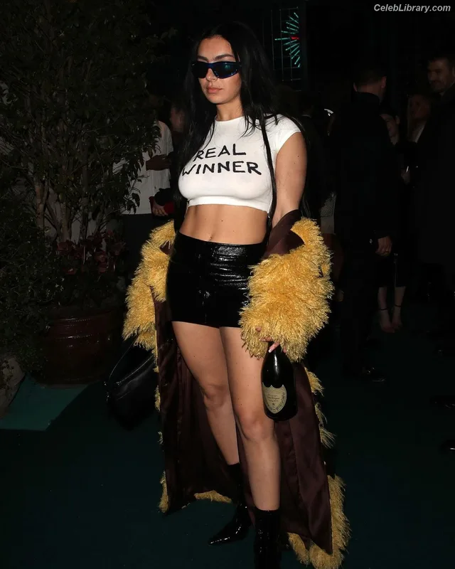 Charli XCX photo 12 of 2701
