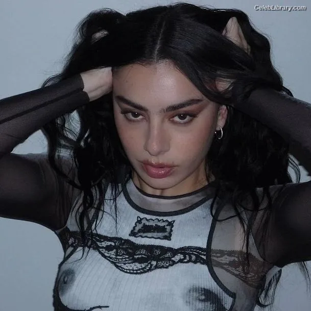 Charli XCX photo 20 of 2701