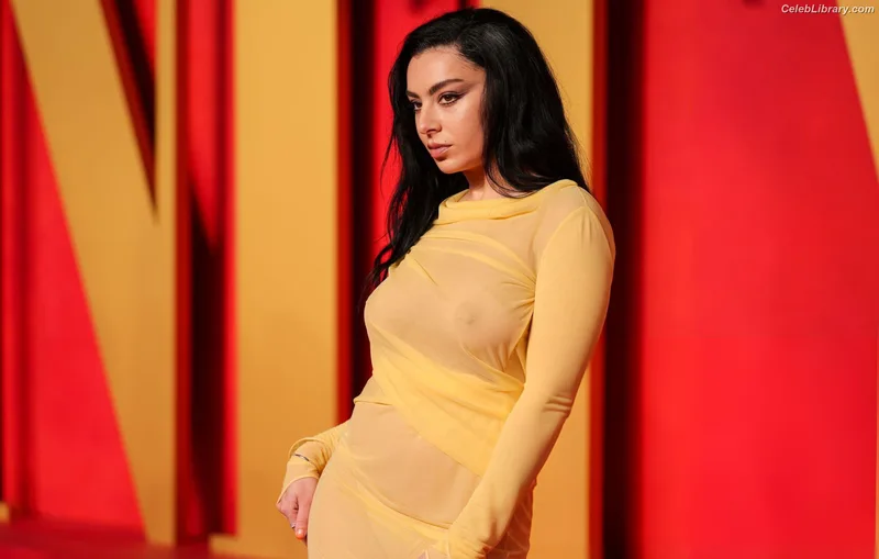 Charli XCX photo 22 of 2701