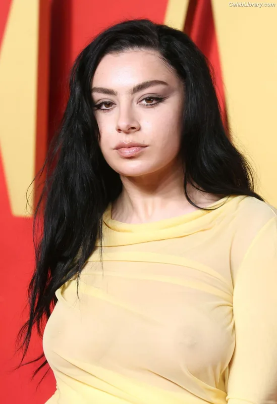 Charli XCX photo 9 of 2701