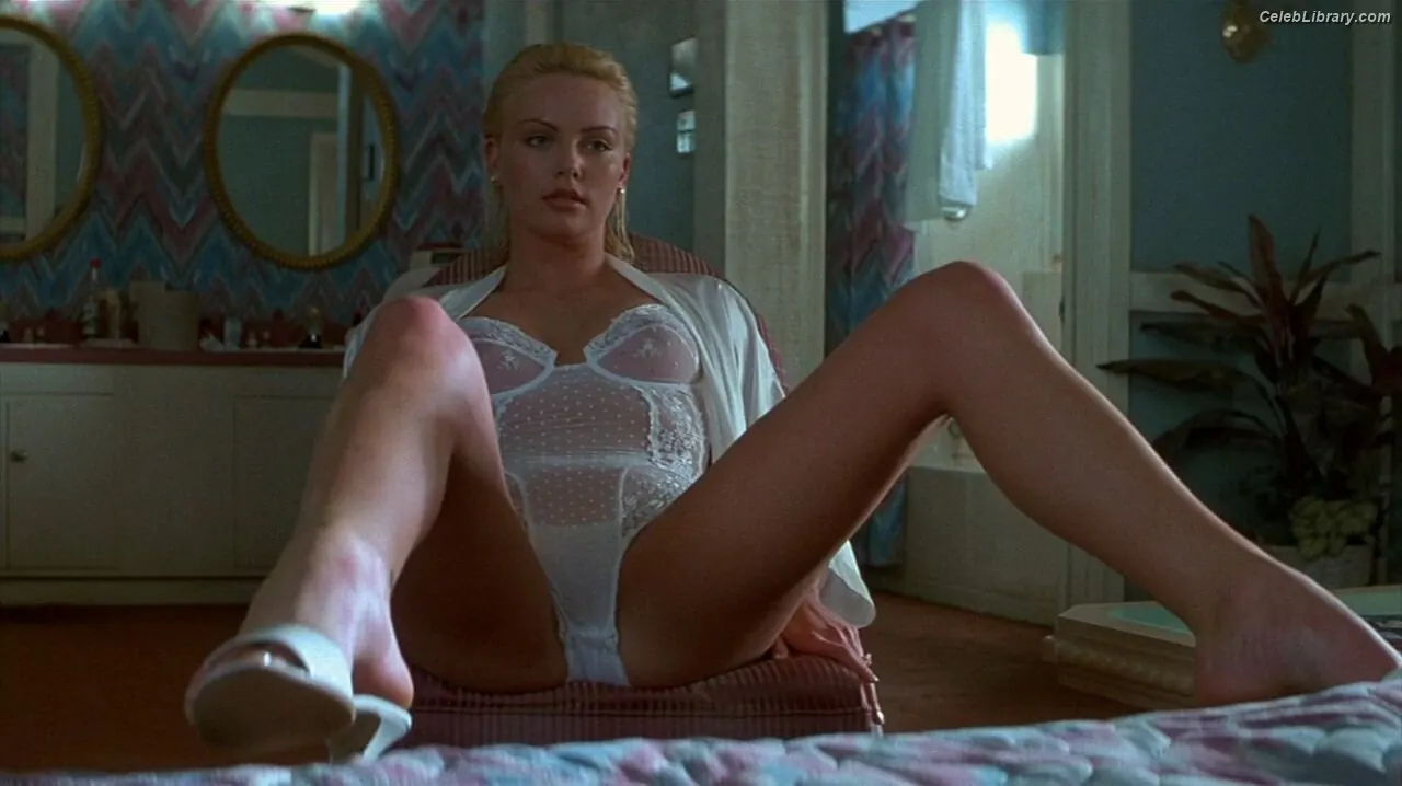 Charlize Theron photo 5 of 871