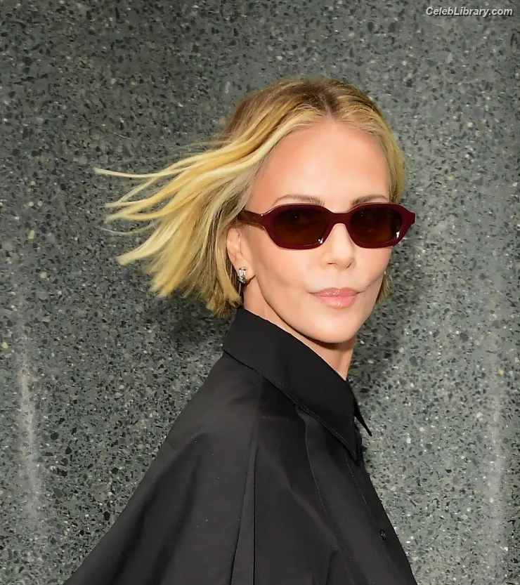 Charlize Theron photo 10 of 871