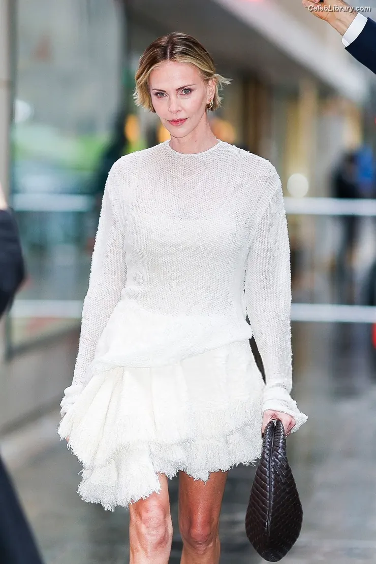 Charlize Theron photo 13 of 871